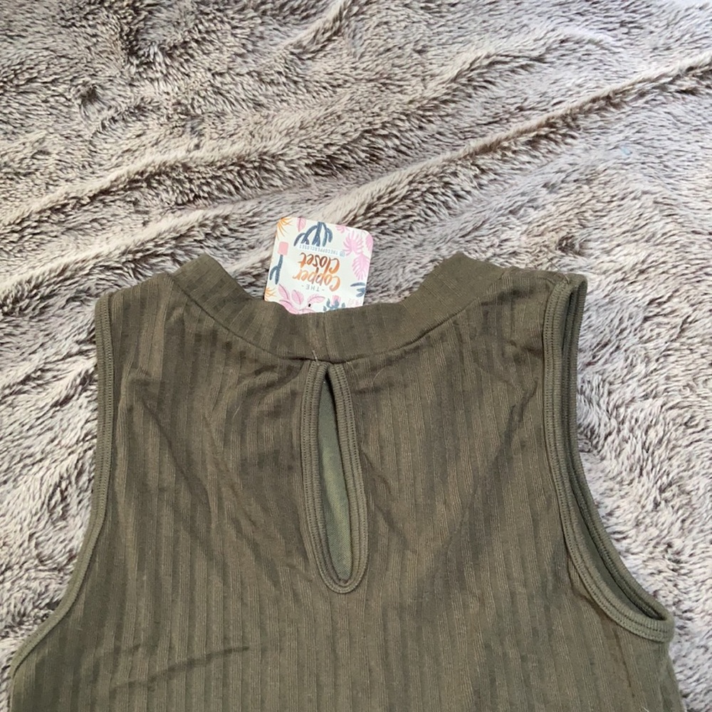 V-Neck Mesh Army Green Ribbed Tank - Picture 3 of 4